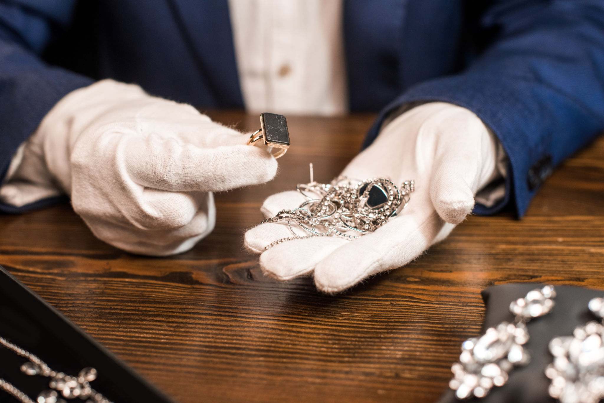 jewelry appraiser