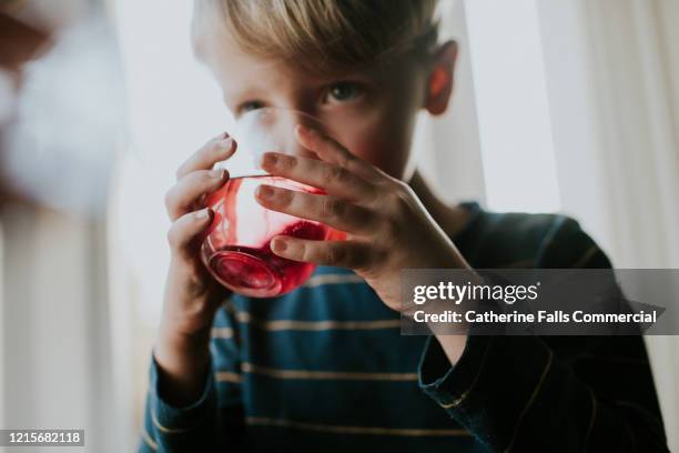 diluted juice - black currant stockfoto's en -beelden