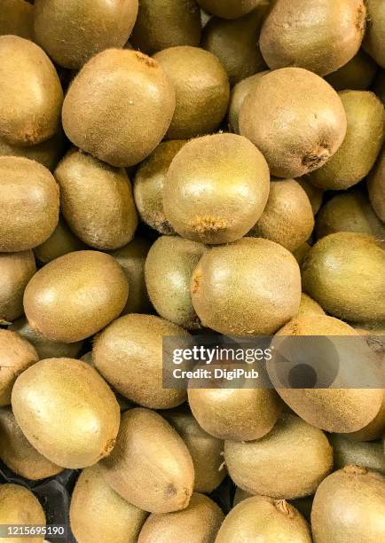 kiwifruits imported from america - kiwi fruit 個照片及圖片檔