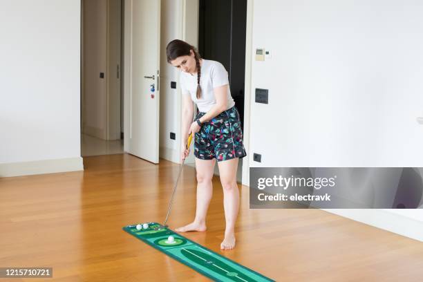 playing mini golf at home - indoor golf stock pictures, royalty-free photos & images