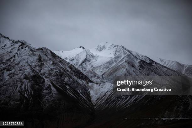 himalayan and karakoram mountain ranges - china pakistan stock-fotos und bilder