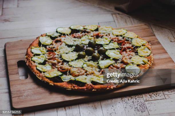 healthy homemade zucchini cheese pizza for lunch - vegetarian pizza stock pictures, royalty-free photos & images