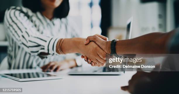 partnering up to get the job done faster - mexer imagens e fotografias de stock
