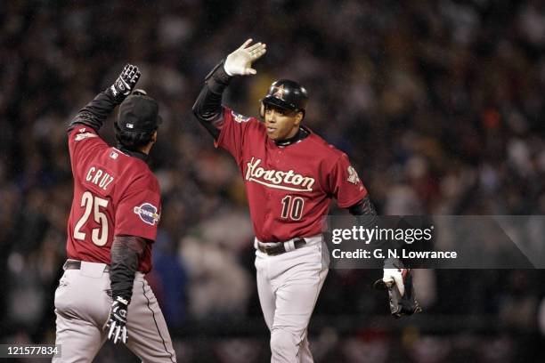 Houstons Jose Vizcaino celebrates after hitting a 2-run single in the 9th inning to tie game 2 of the World Series against the Chicago White Sox at...