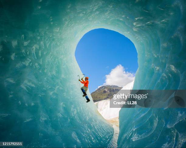 escalador de gelo - patagonia chile - fotografias e filmes do acervo