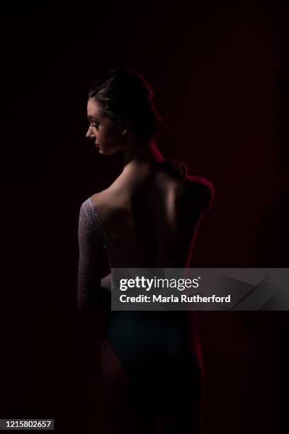 ballerina in photo studio - boulder rock stock-fotos und bilder