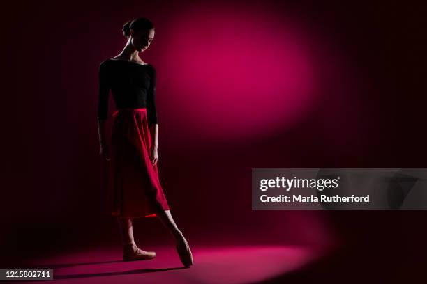 ballerina in photo studio - boulder rock stock-fotos und bilder