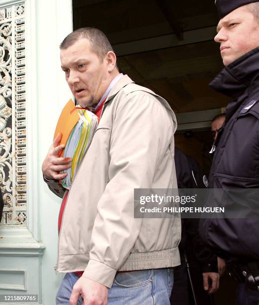 Didier D quitte le tribunal de Saint-Omer le 14 avril 2006, après avoir été condamné avec ses deux frères et leurs trois concubines - trois soeurs -...