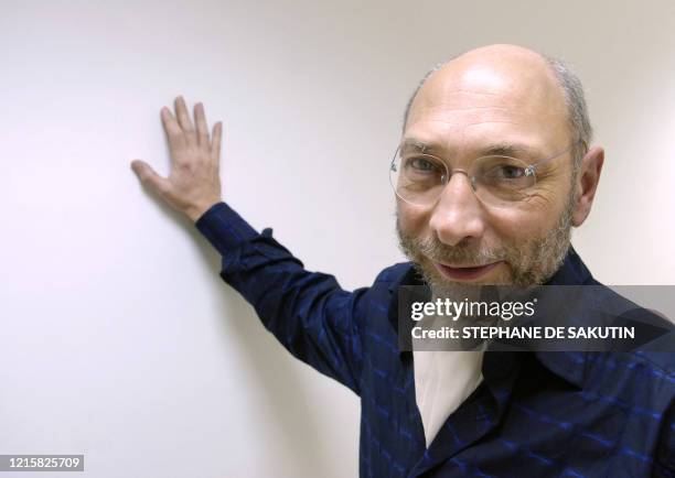 Le directeur du laboratoire d'études de la matière extra-terrestre du Museum national d'histoire naturelle, François Robert, pose dans son bureau, le...