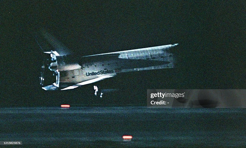 US-SPACE SHUTTLE-COLUMBIA LANDS-3