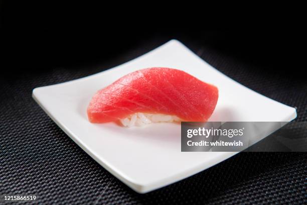 thunfisch-sushi - sashimi stock-fotos und bilder