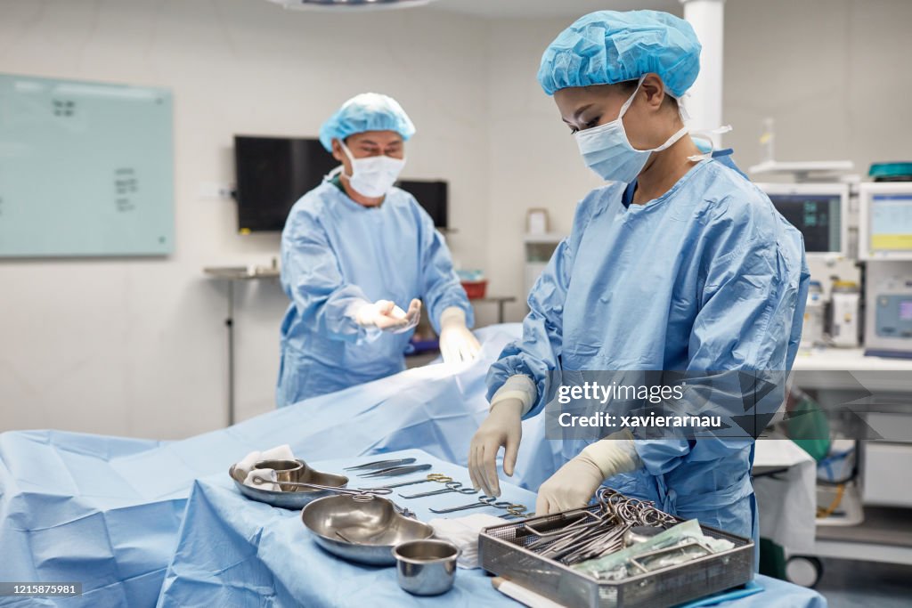 Learn Surgical Tech Instruments Surgical Tech Selecting Instrument To Hand To Surgeon High-Res Stock ...