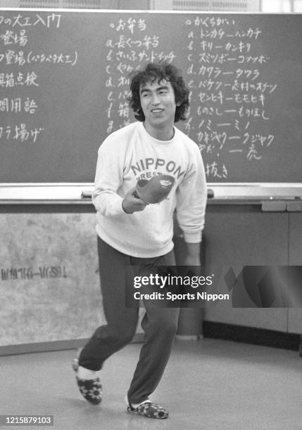 Japanese comedian Ken Shimura is photographed on October 8, 1976 in Tokyo, Japan.