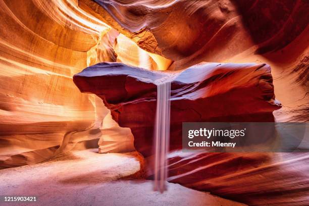 antelope canyon sandfall seite arizona usa - antelope canyon stock-fotos und bilder