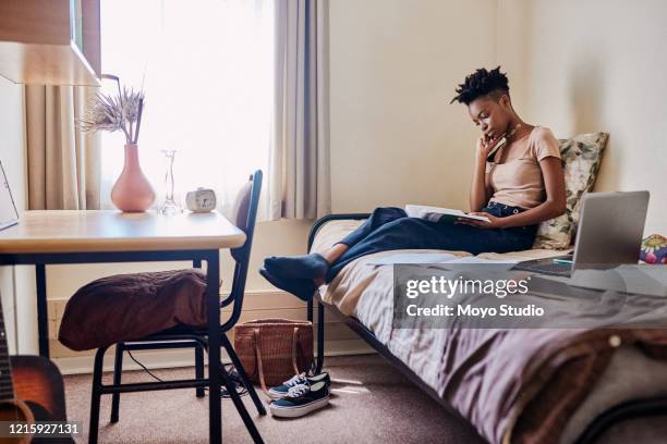 theorie erfordert fokus - schlafsaal stock-fotos und bilder