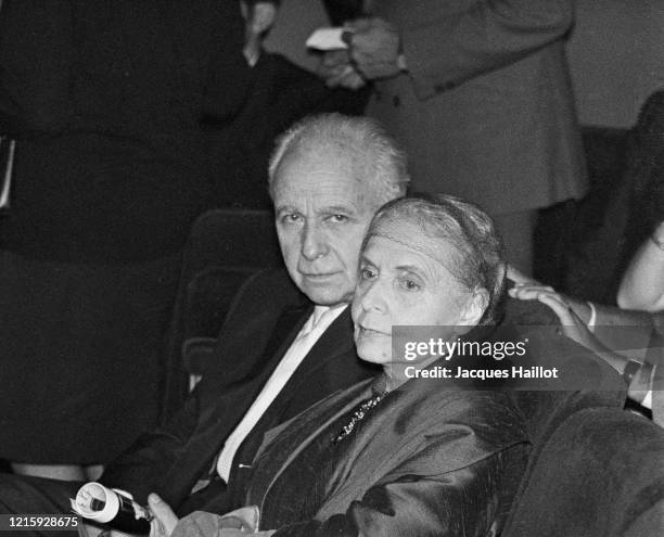 Elsa Triolet et Louis Aragon, venus assister à la première de Guy Béart au théâtre des Champs-Elysées.