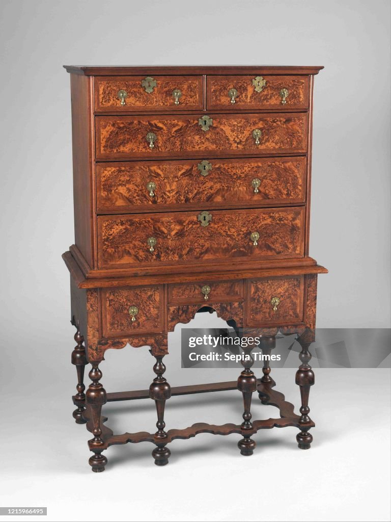 High chest of drawers.