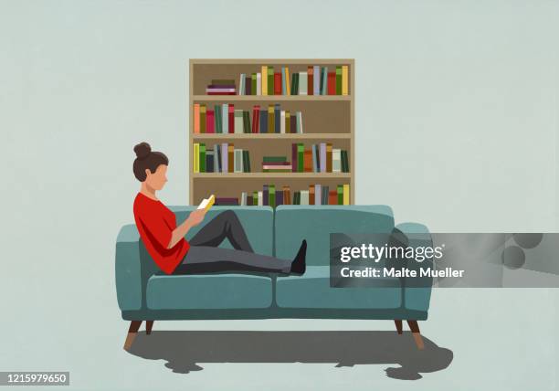 ilustraciones, imágenes clip art, dibujos animados e iconos de stock de woman reading book on sofa - interior de la casa