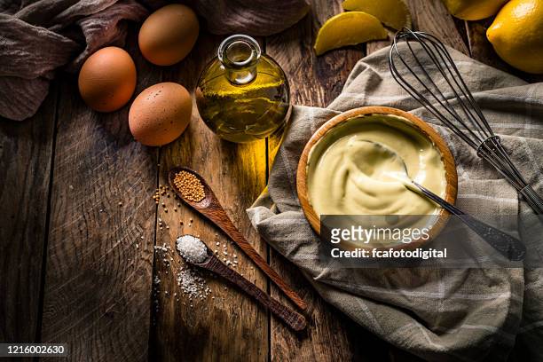 zelfgemaakte mayonaise - zelfgemaakt stockfoto's en -beelden