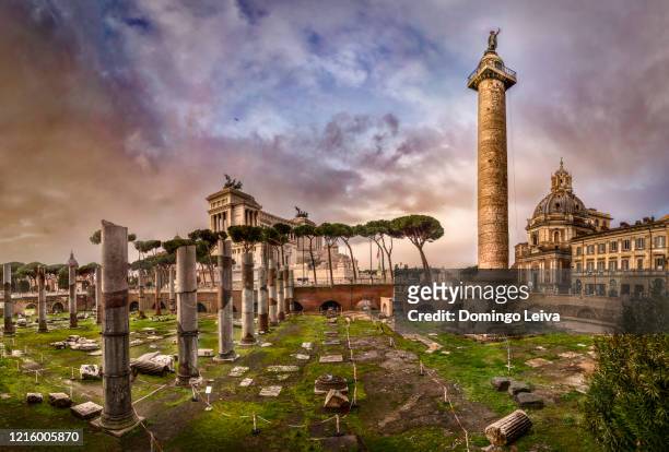 trajan's column, rome, italy - het forum van rome stockfoto's en -beelden