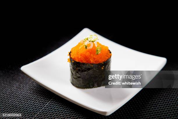 flying fish roe sushi, tobiko - gunkanmaki stock-fotos und bilder