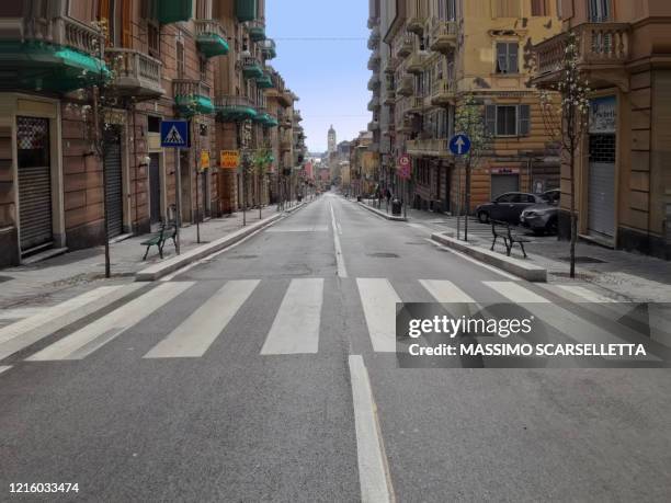 street in a deserted city due to the covid-19 virus a genoa, italy. - attraversamento pedonale foto e immagini stock