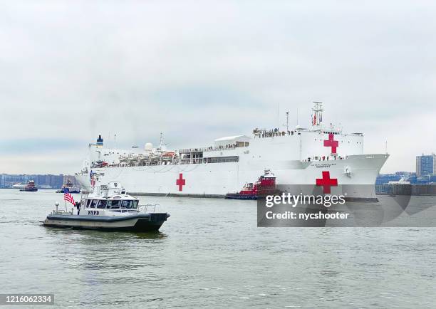 us naval hospital ship comfort in new york city - usns comfort stock pictures, royalty-free photos & images