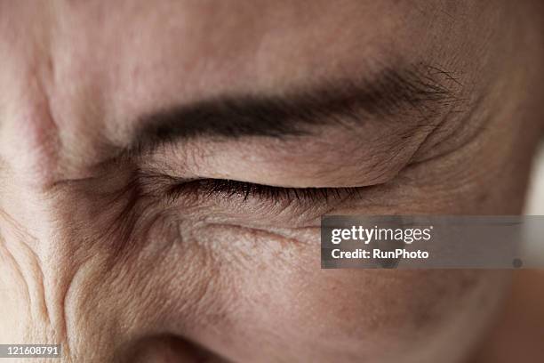 midleage woman,skin close-up - blinzeln stock-fotos und bilder