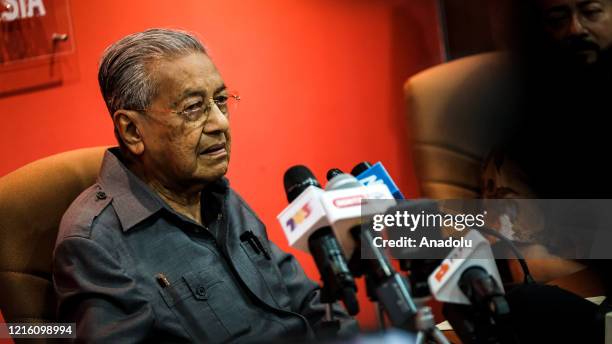 Former Malaysian Prime Minister Mahathir Mohammad delivers his speech during a press conference at the Parti Pribumi Bersatu headquarters in Petaling...