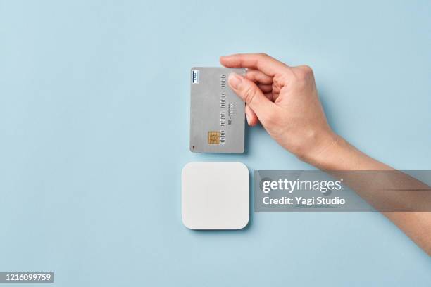 contact less payment with credit card - hand holding credit card stock pictures, royalty-free photos & images