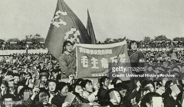 Red Guards and revolutionary students, Shaanxi Province accepted the review in Beijing by Chairman Mao. They launched a banner with the golden...
