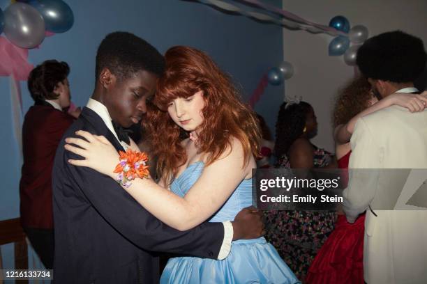 teenage girl dancing at prom - britain in the 80s stock-fotos und bilder