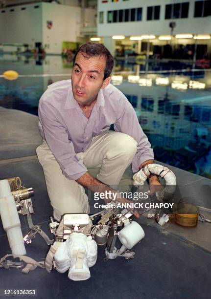 Photo prise le 19 mars 2002 à Houston au Johnson Space Center de l'astronaute français Philippe Perrin moins de deux mois avant sa mission à bord de...