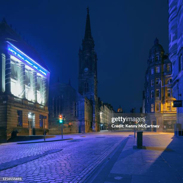 edinburgh - empty royal mile - royal mile stock pictures, royalty-free photos & images