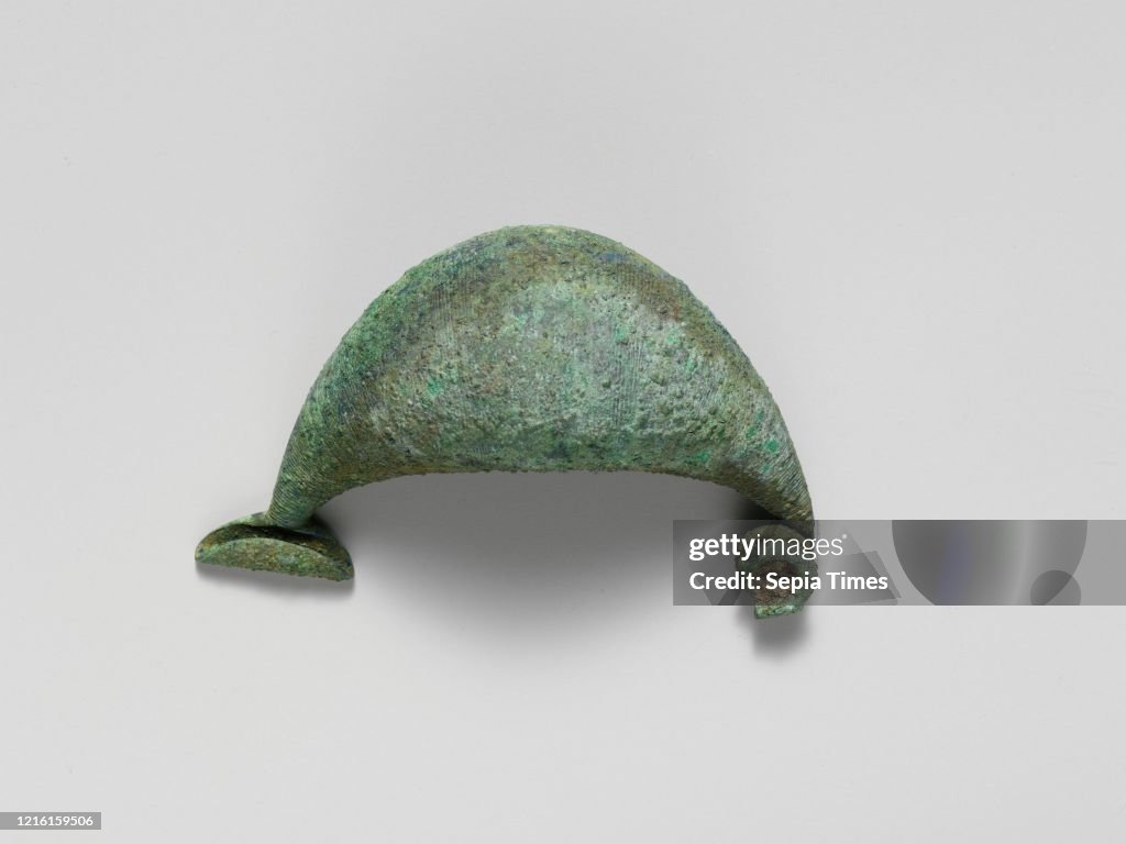 Bronze sanguisuga-type fibula (safety pin)