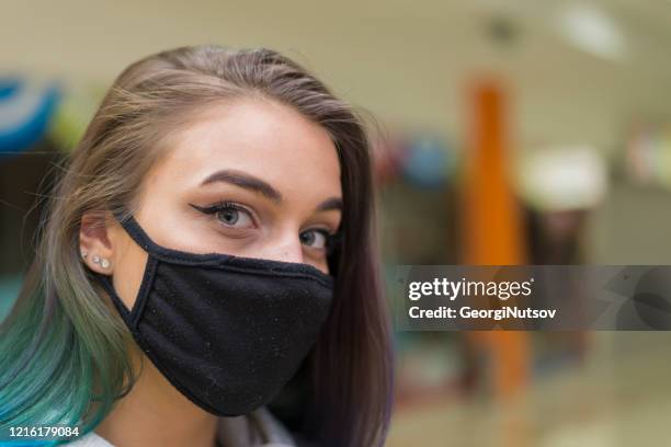 9,669 Woman Face 3/4 View Photos and Premium High Res Pictures - Getty Images 9,669 Woman Face 3/4 View Photos and Premium High Res Pictures - Getty Images