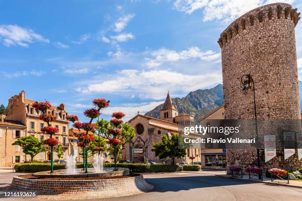 frankrijk - sisteron - alpes de haute provence stockfoto's en -beelden