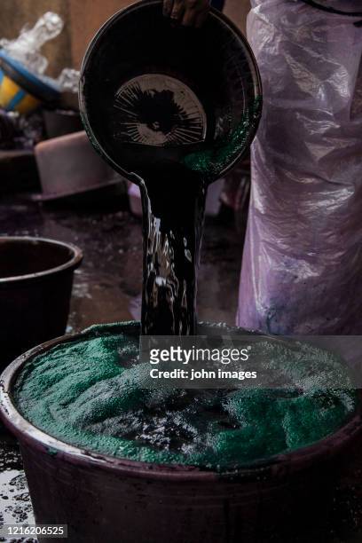 mixture of hot water, starch and colors - hematoxylin and eosin staining stockfoto's en -beelden