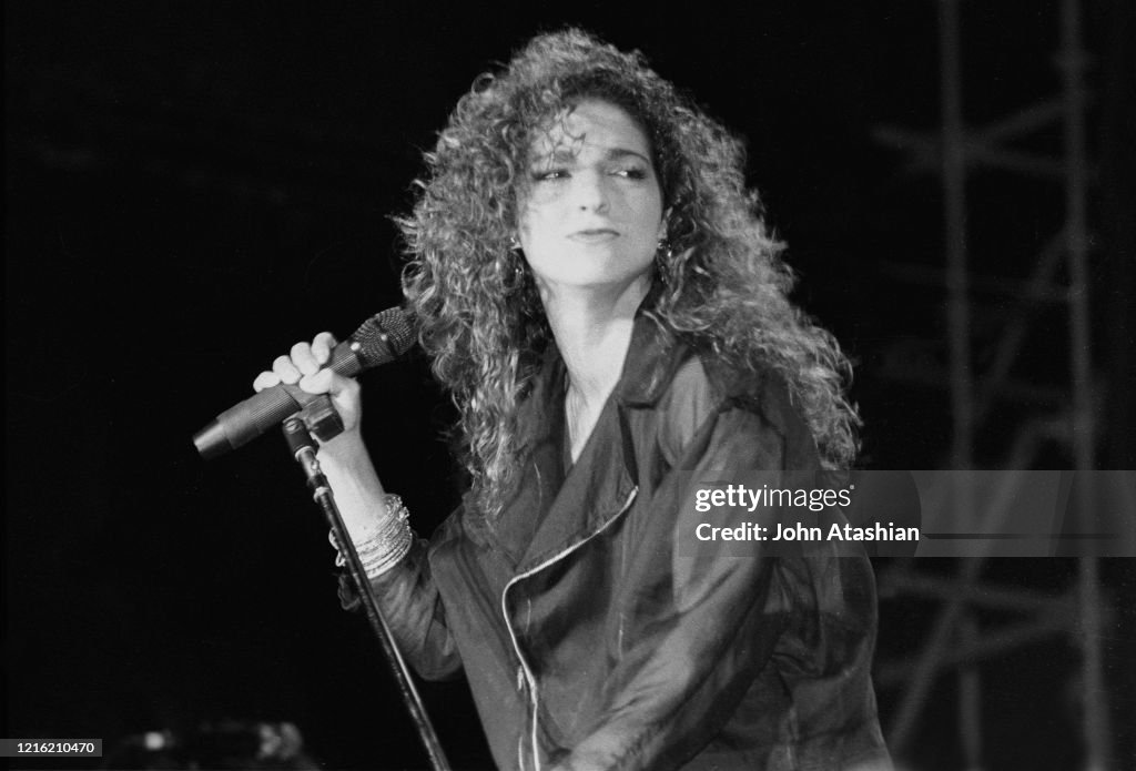 Gloria Estefan Performing In Concert