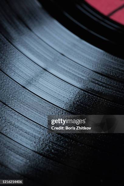 мacro of vinyl record - lp fotografías e imágenes de stock