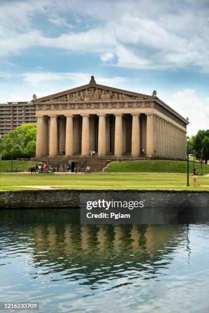 the parthenon in downtown nashville tennessee usa - nashville parthenon stock pictures, royalty-free photos & images