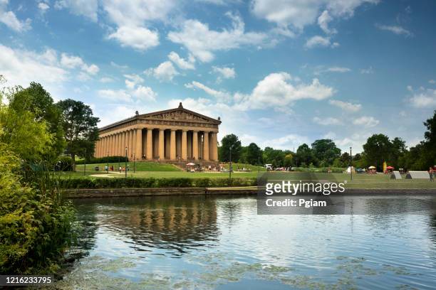 the parthenon in downtown nashville tennessee usa - nashville parthenon stock pictures, royalty-free photos & images