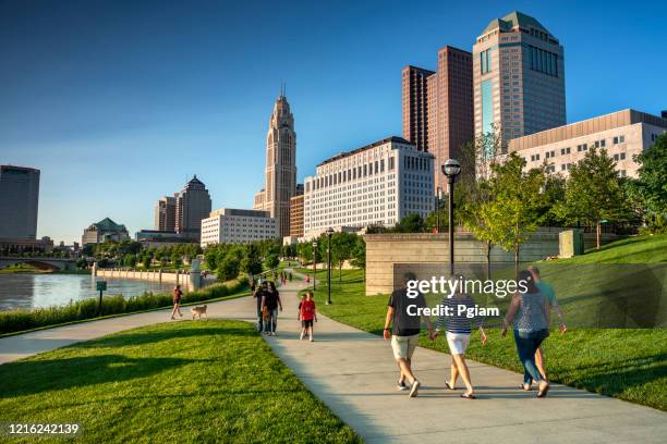 de stadshorizonmening van de stad van de stad van columbus de v.s. - columbus day stockfoto's en -beelden