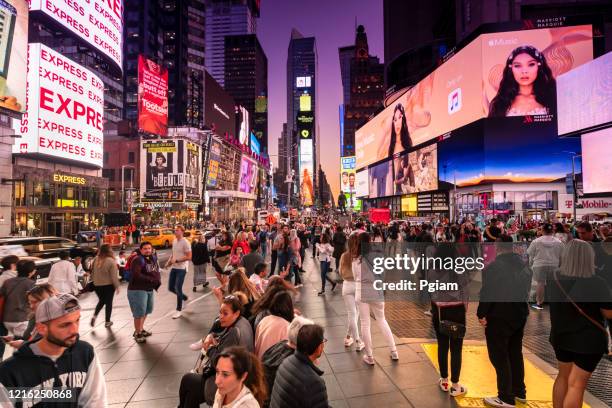 times square in manhattan new york usa - the lost landmarks of new york stock-fotos und bilder