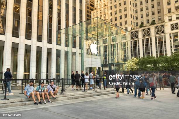 Computer Store Line 790 Computer Store In Nyc Stock Photos, High-Res Pictures, and Images ...