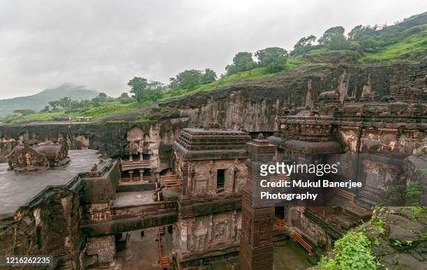 the kailasa (kailasanatha) temple is one of the largest rock-cut ancient hindu temples and is one of the 34 cave (cave 16) temples and monasteries. ellora, maharashtra, india - jain temple stock-fotos und bilder