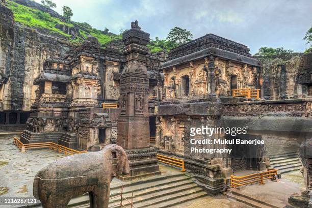 the kailasa (kailasanatha) temple is one of the largest rock-cut ancient hindu temples and is one of the 34 cave (cave 16) temples and monasteries. ellora, maharashtra, india - ajanta caves stockfoto's en -beelden
