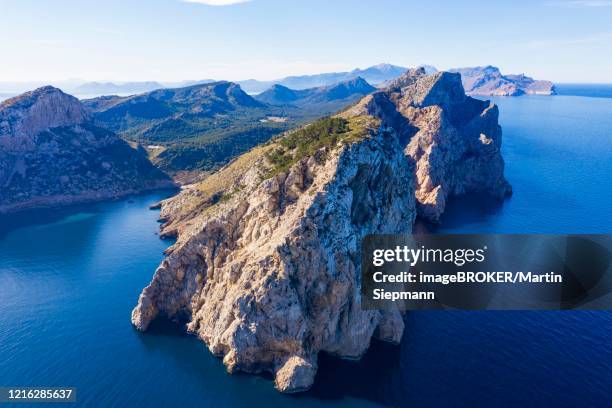 cala figuera and cap de catalunya, formentor peninsula, near pollenca, drone recording, majorca, balearic islands, spain - cabo formentor - fotografias e filmes do acervo