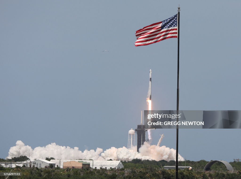 TOPSHOT-US-SPACEX-LAUNCH-AEROSPACE-SPACE
