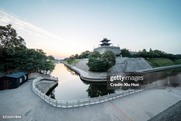 城牆角樓 - mura di tallinn foto e immagini stock